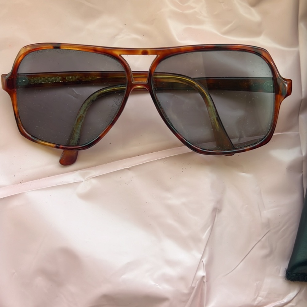 Vintage Sunglasses 🕶️